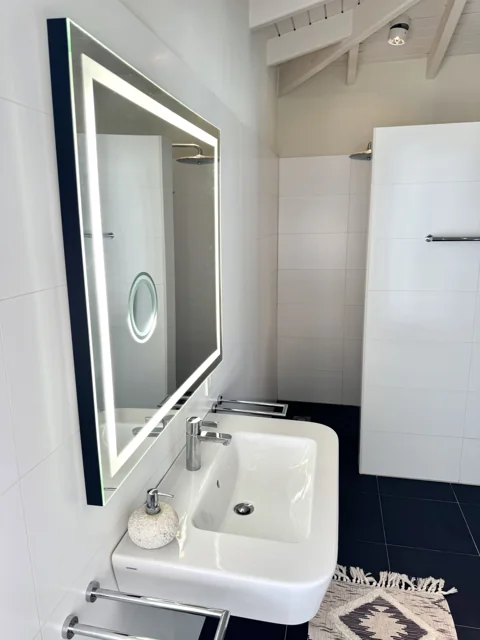 Eigen badkamer van het appartement