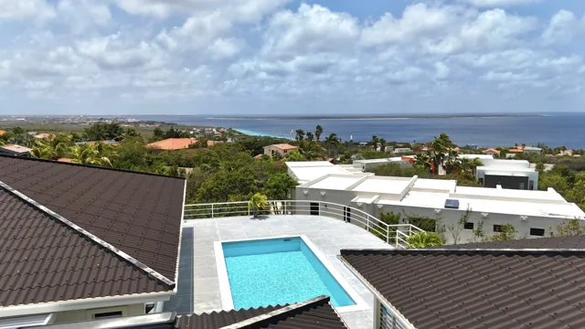Privézwembad van de villa op Bonaire met vrij uitzicht over de Caribische Zee