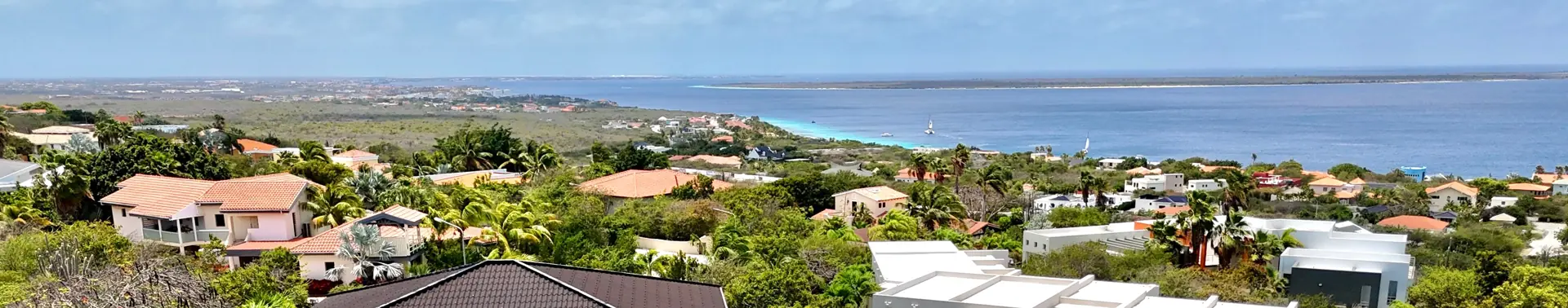 Uitzicht over Sabadeco, de Caribische Zee en Klein Bonaire